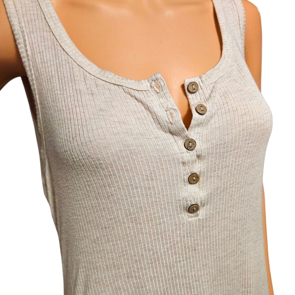 P.S. Kate Henley Tank Top M Beige Ribbed Knit Button Front Cottagecore Layering - Picture 2 of 9